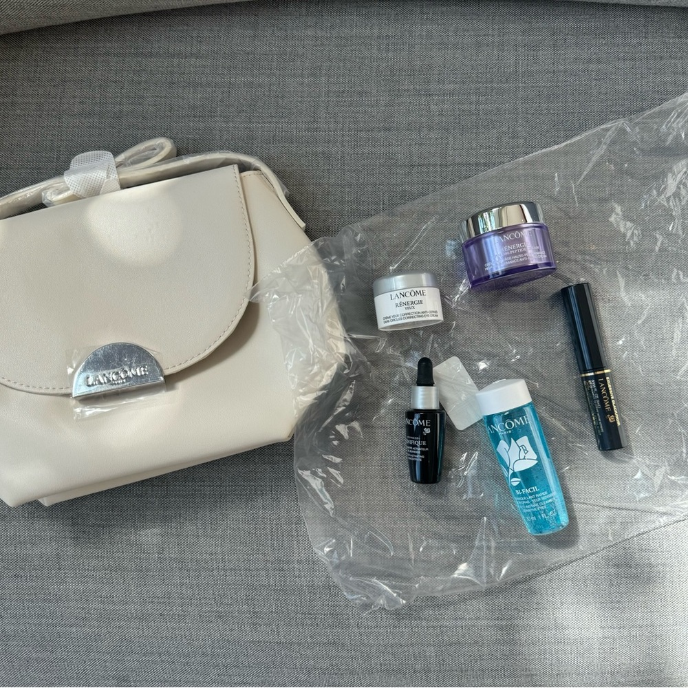 Lancôme White CrossBody Bag with Samples